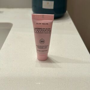 Glow Recipe Watermelon Glow Niacinamide sunscreen